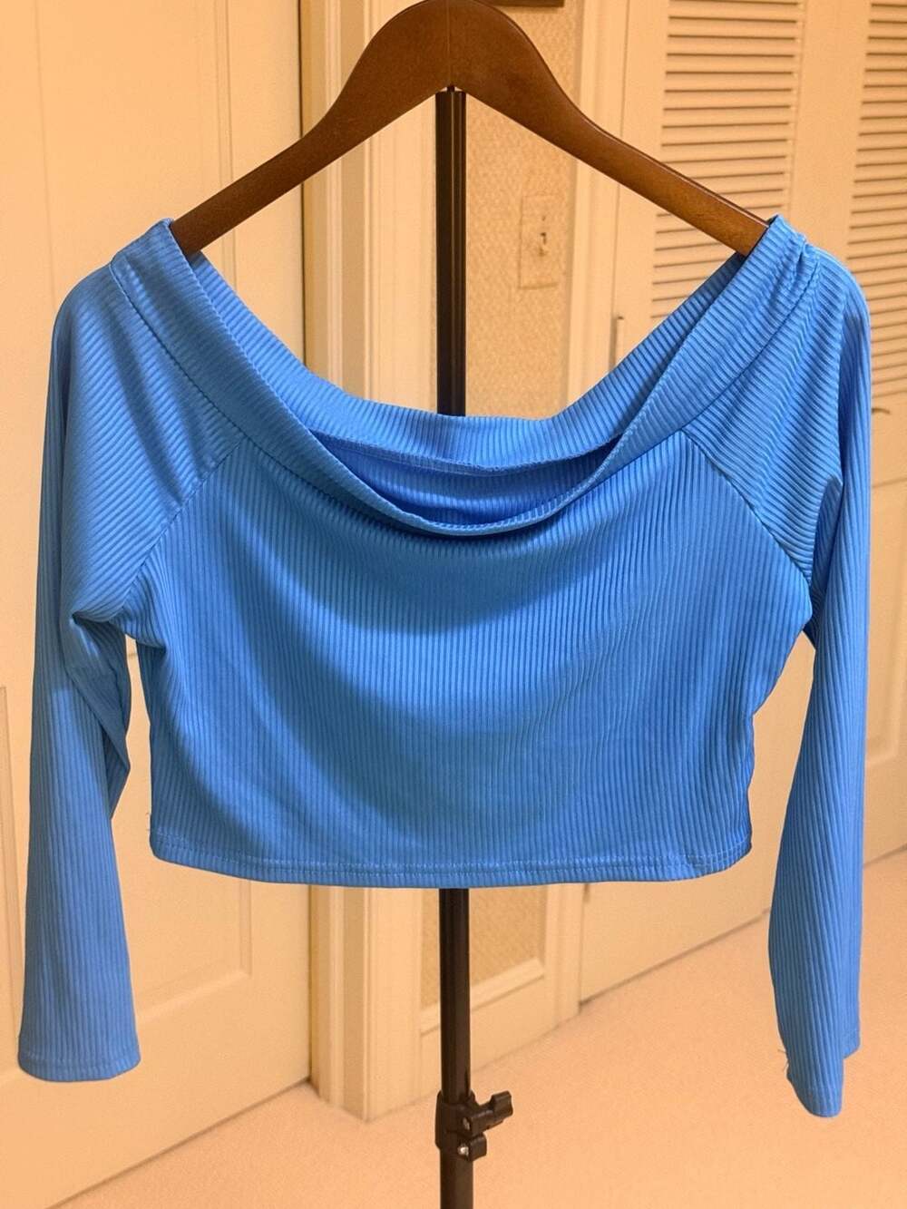 ASOS DESIGN Women Off-Shoulder Bardot Crop Top Blue Ribbed Long Sleeve